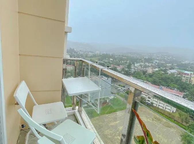 Center- Balcony Aparthotel Cebu