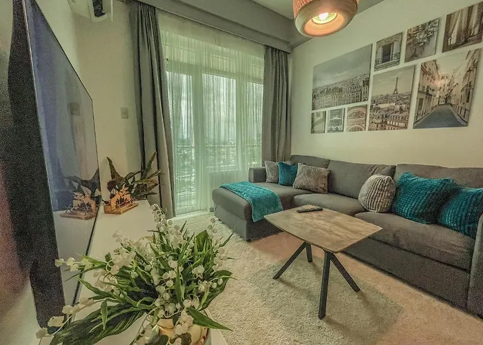 Center- Balcony